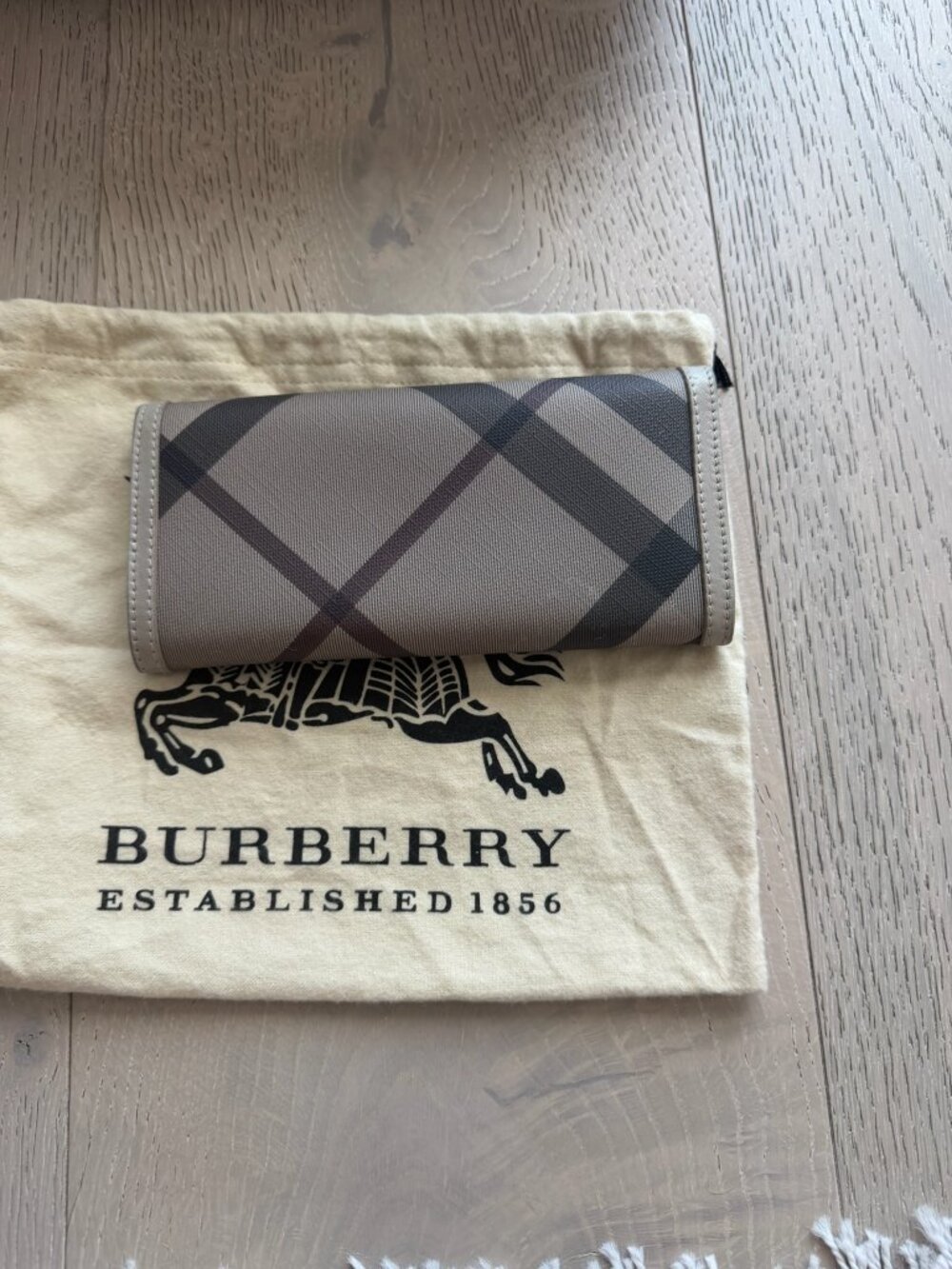 Burberry Smoke Check Northfield Bag & Matching Penrose Wallet Set - Picture 8 of 11